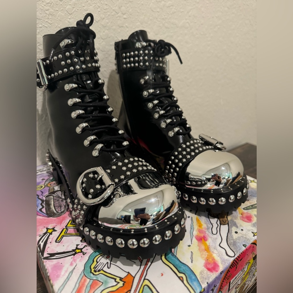 NIB JEFFREY CAMPBELL GUSTINE CHROME AND CRYSTAL SOFT PATENT COMBAT BOOT SZ 8.5